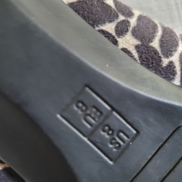 Cute flats - Picture 3 of 3